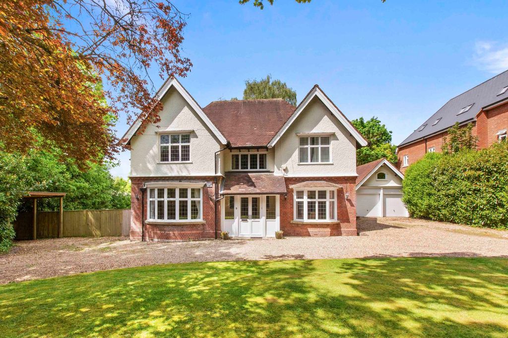 5 bed detached house for saleAmersham Road, High Wycombe HP13