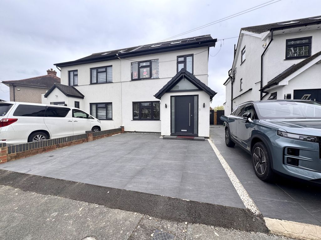4 bed semi-detached house for saleWeymouth Road, Hayes UB4