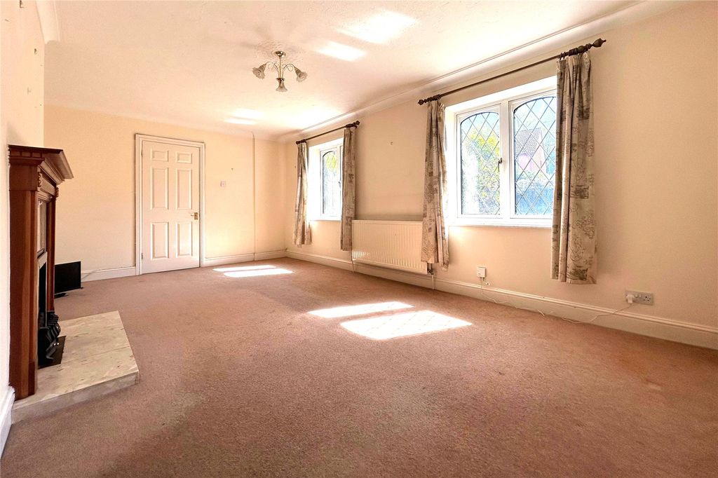 Additional image 4 of 4 bed detached house for saleDriftway Road, Hook, Hampshire RG27