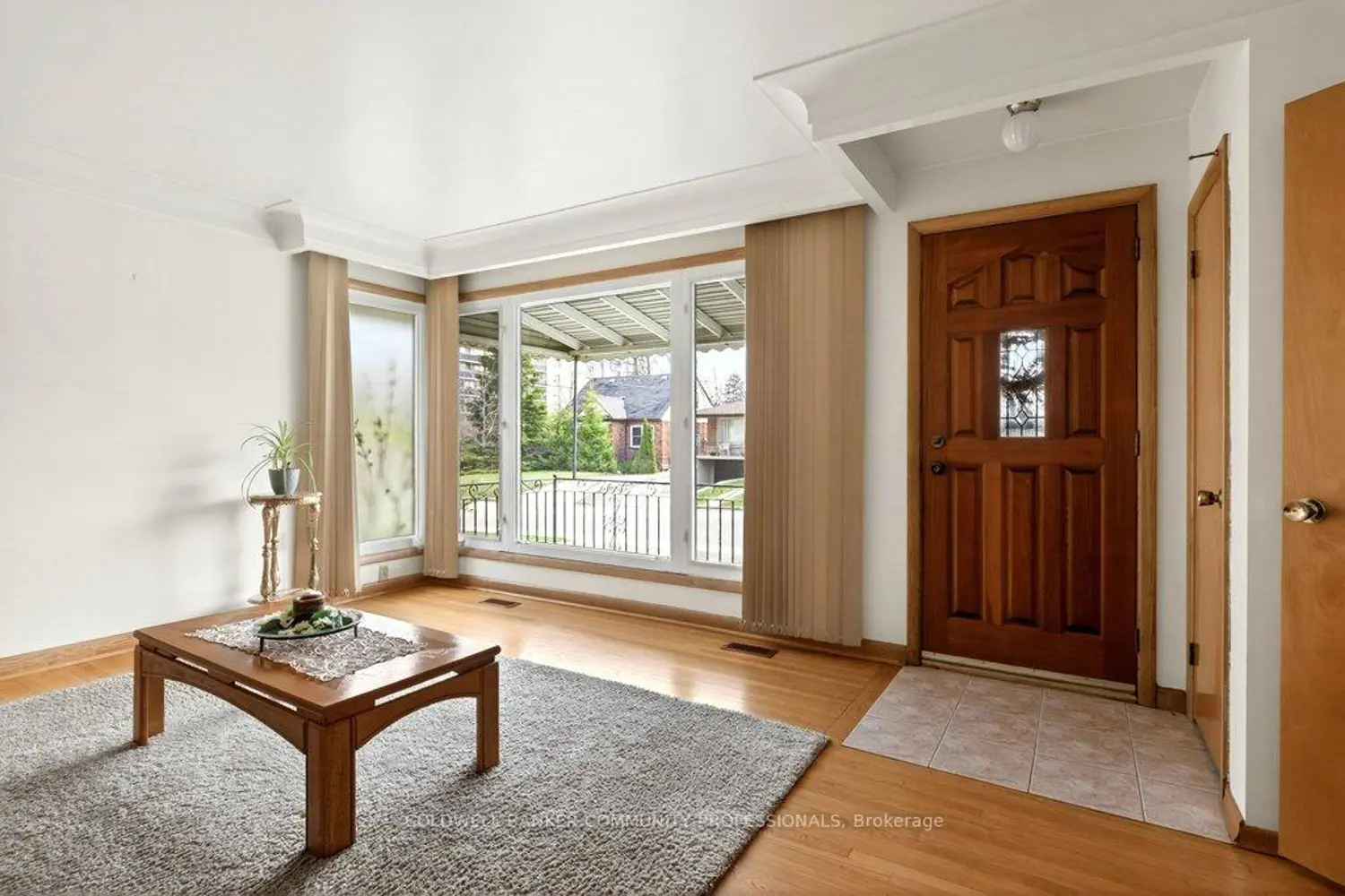 92 Reid Avenue photo 4