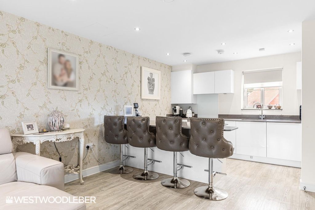 Additional image 4 of 2 bed flat for saleMoye Close, Hoddesdon EN11