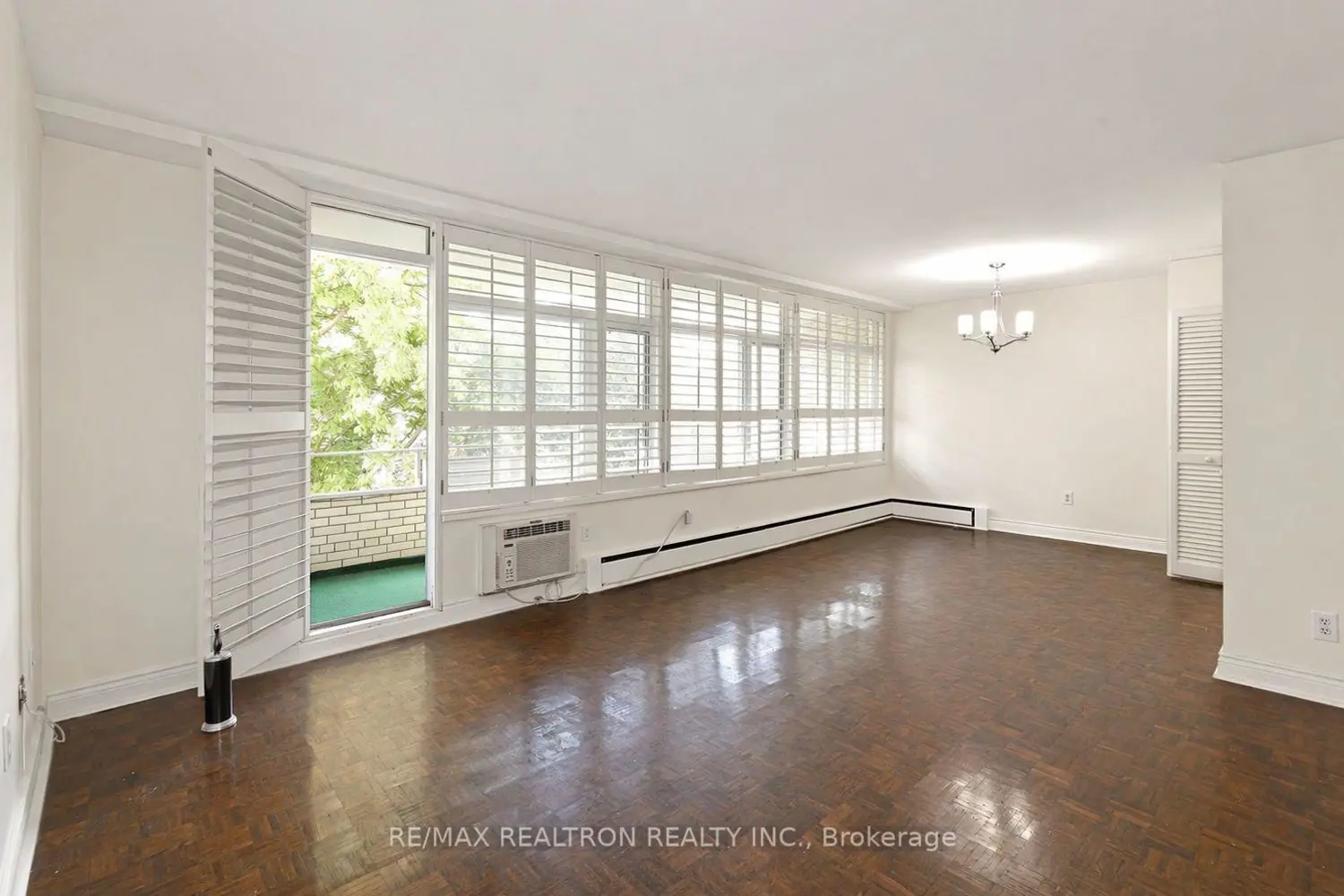 581 Avenue Road 501 photo 4