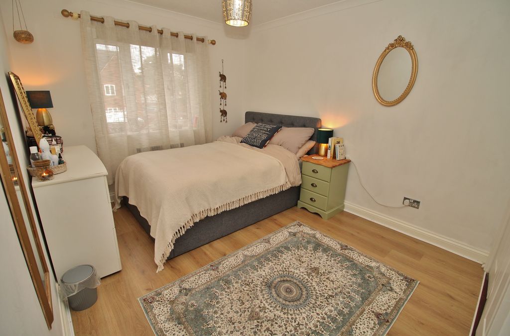 Additional image 4 of 2 bed flat for saleEmpire Court, East Street, Havant PO9