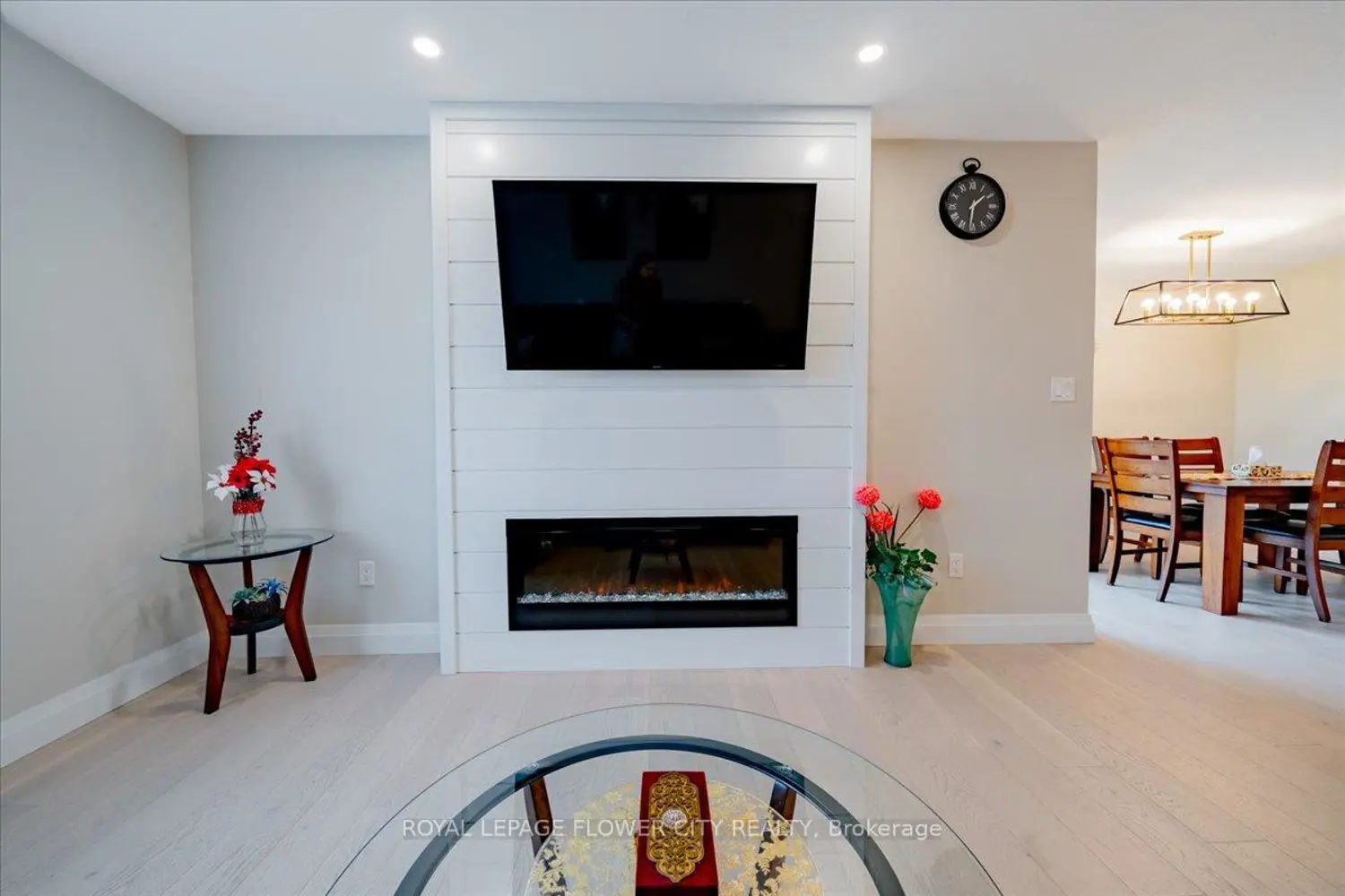 430 Wellington Street photo 4