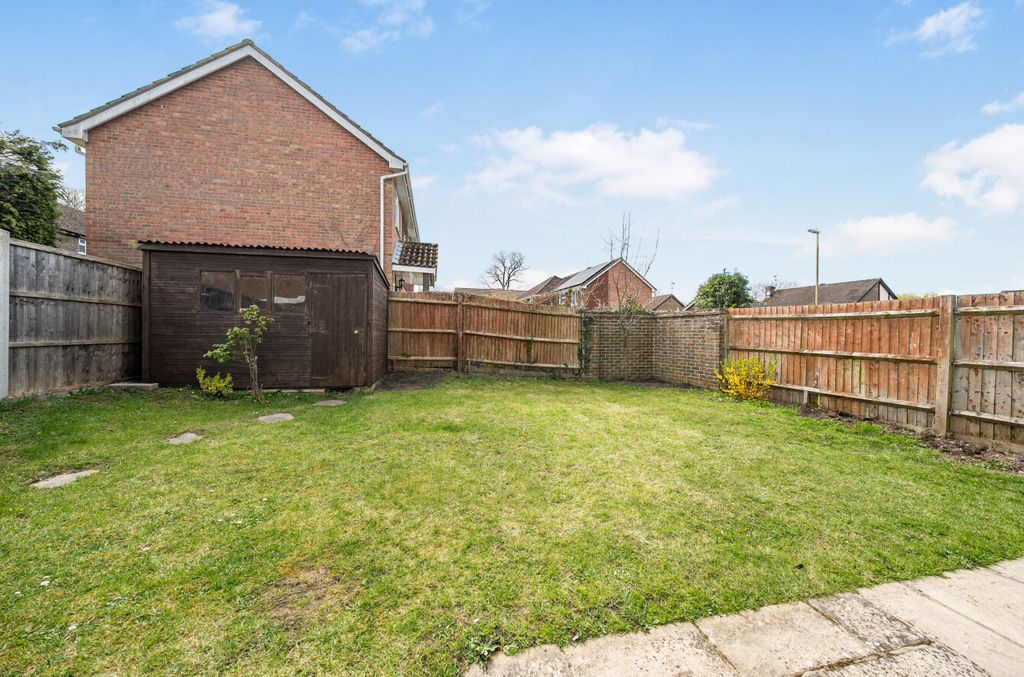 Additional image 8 of 4 bed detached house for saleOaktree Drive, Hook, Hampshire RG27