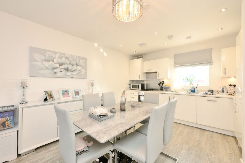 Additional image 12 of 2 bed flat for saleMoye Close, Hoddesdon EN11