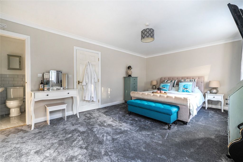 Additional image 5 of 5 bed semi-detached house for saleKingsbridge End, Hook, Hampshire RG27