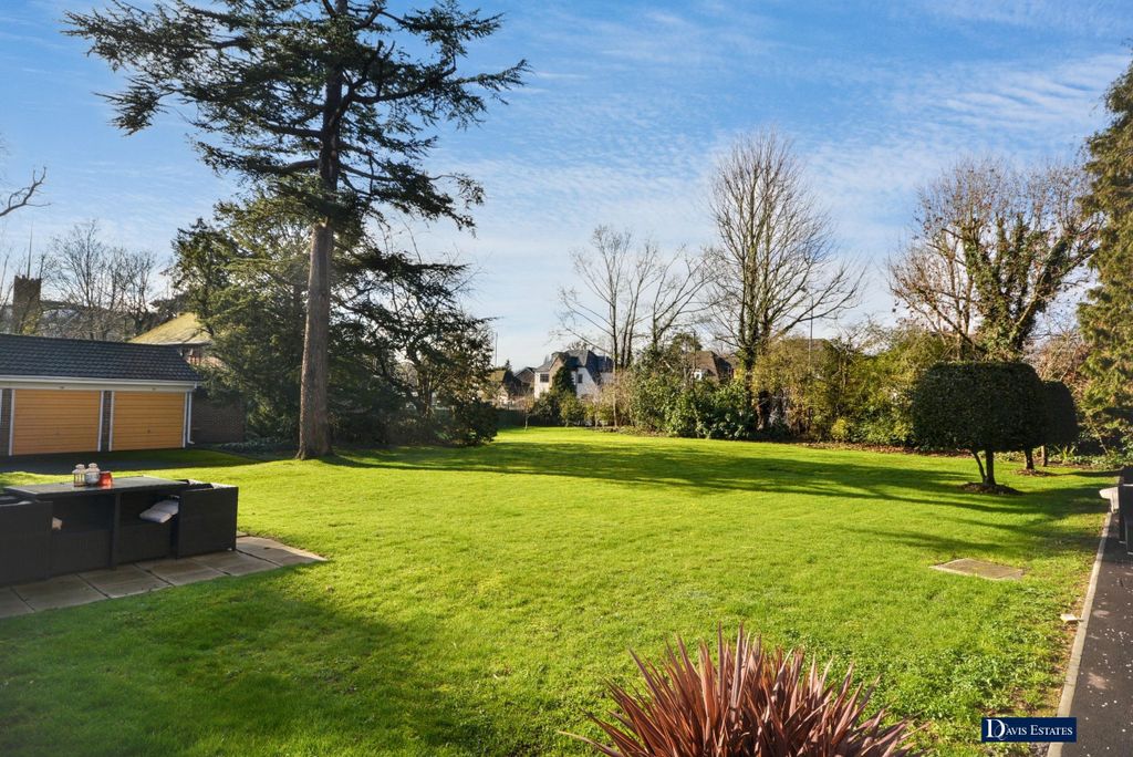 Additional image 8 of 2 bed flat for saleBuckingham Close, Emerson Park, Hornchurch RM11