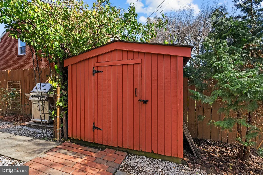 1418 Dogwood Drive, Alexandria, VA 22302