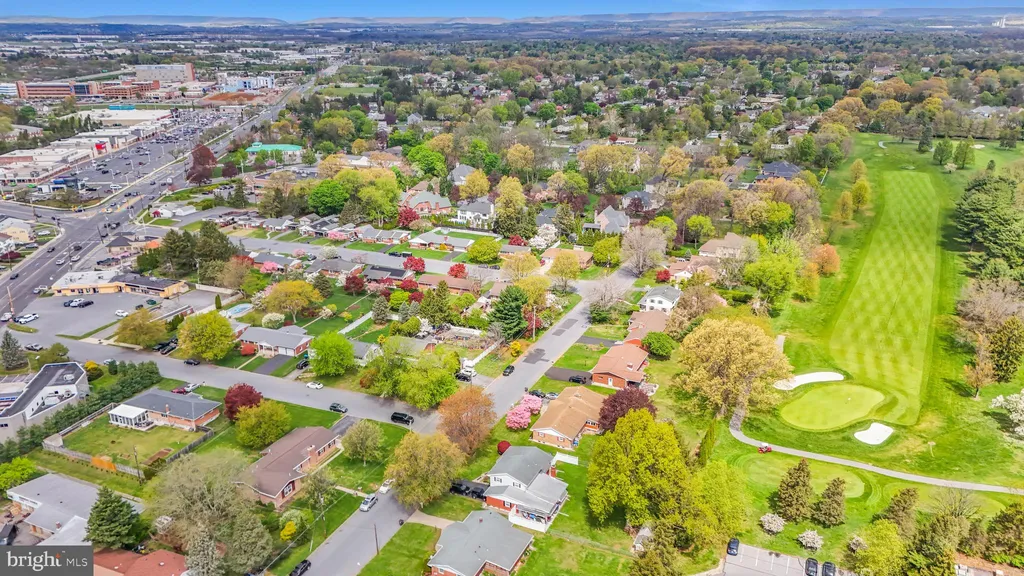 1860 Rosewood Dr, Bethlehem, PA 18017