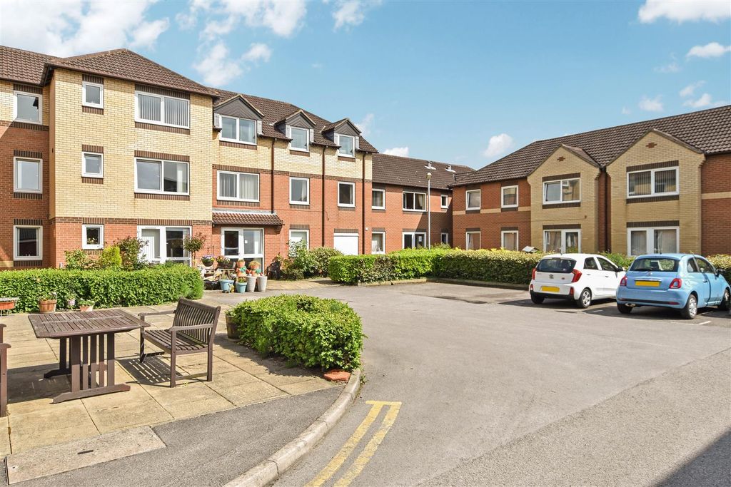 Additional image 4 of 2 bed flat for saleAlbion Court, Anlaby Common, Hull HU4