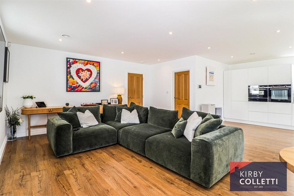 Additional image 21 of 5 bed detached house for saleWoodlands Drive, Hoddesdon EN11