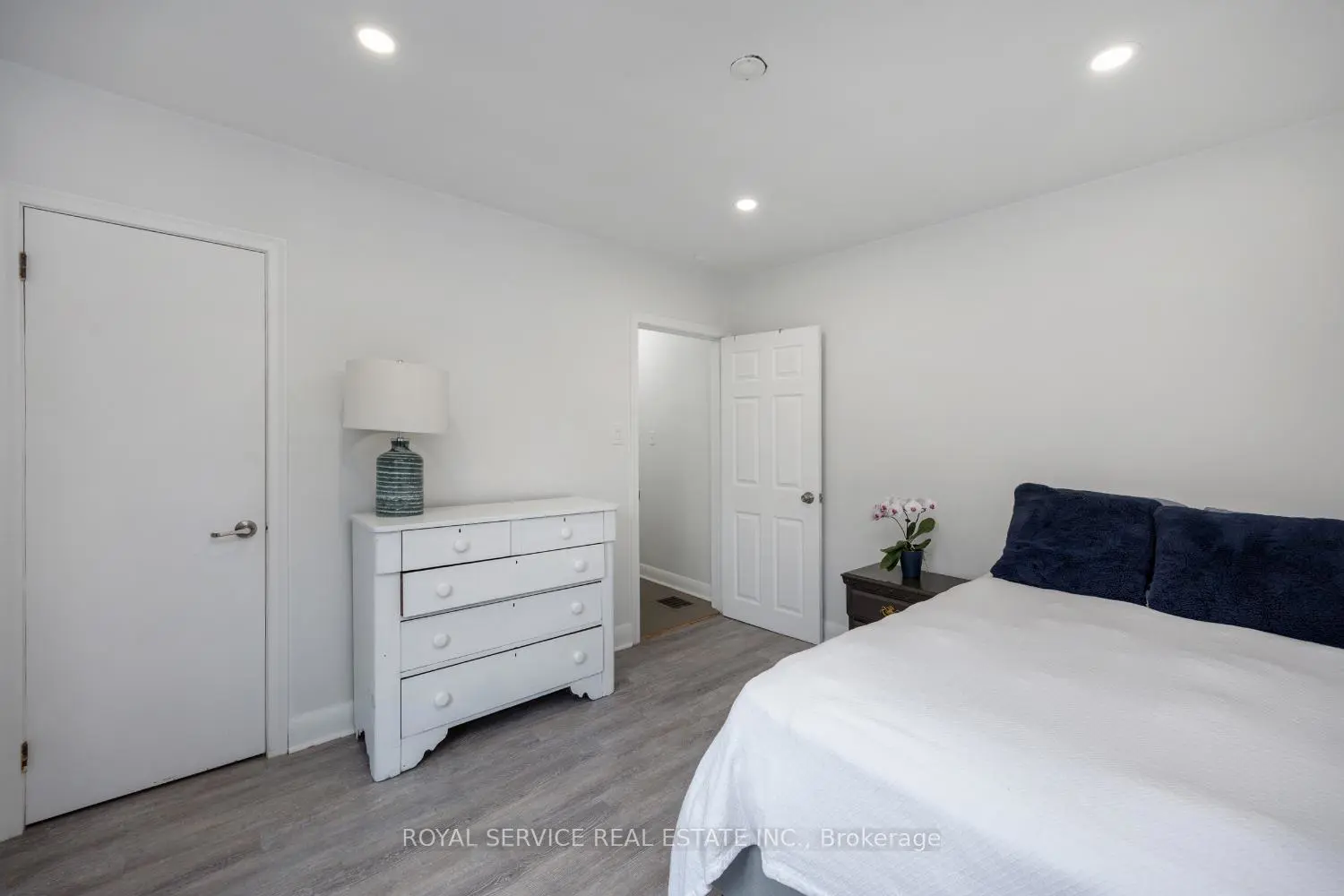 448 Boulton Street photo 5