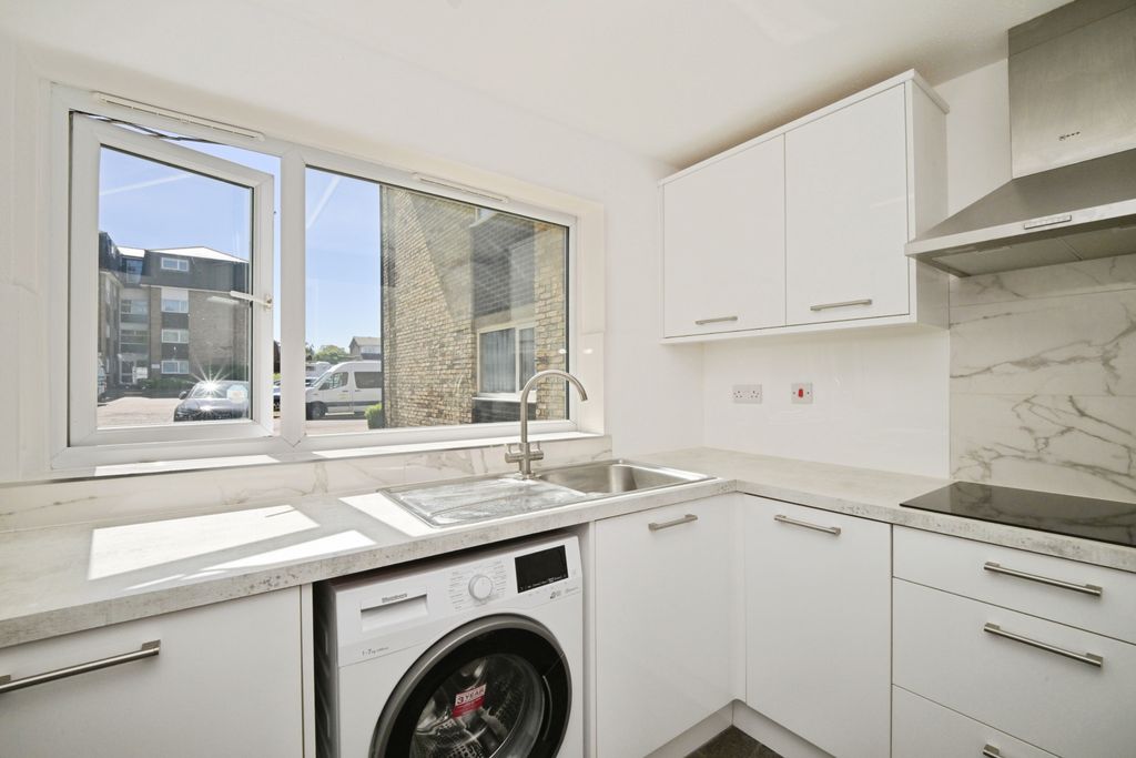 Additional image 3 of 2 bed flat for saleLampits, Hoddesdon EN11