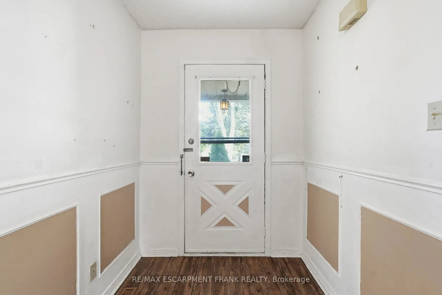 471 Knightsbridge Crescent photo 4