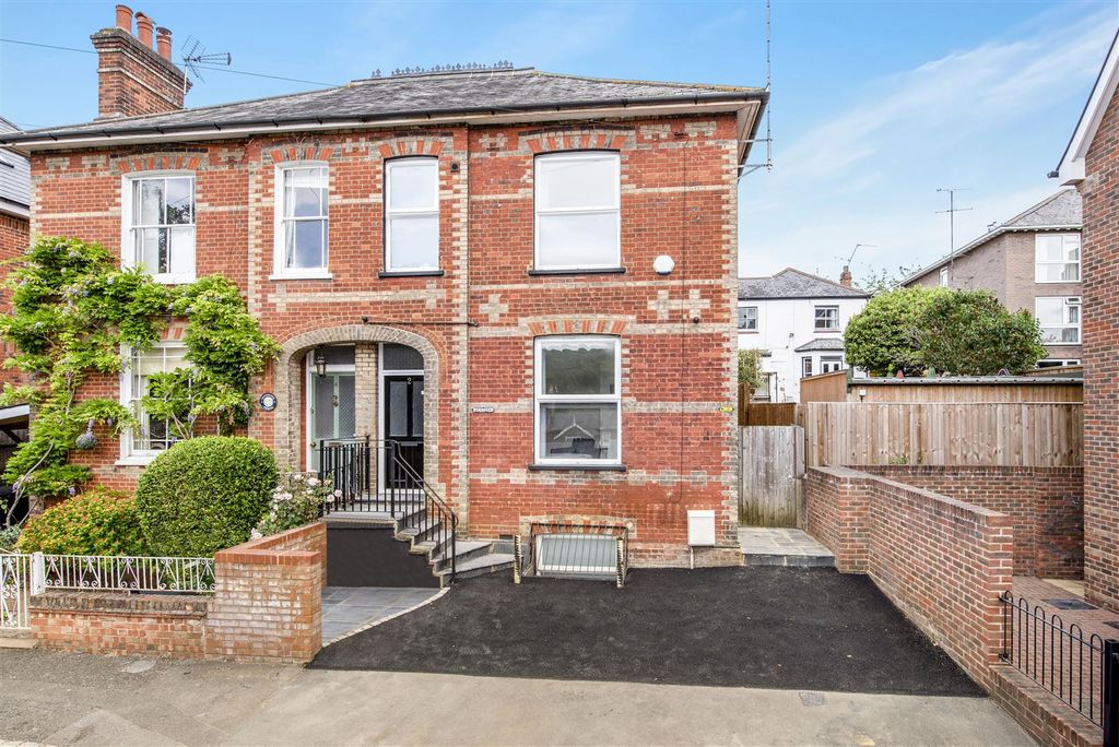 9 bed semi-detached house for saleStuart Road, High Wycombe HP13