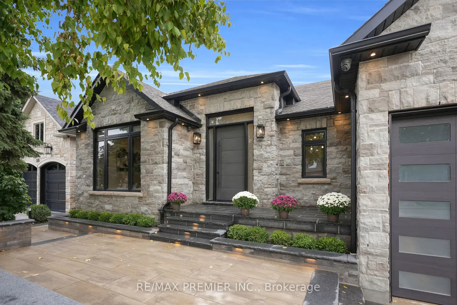 19 Polo Crescent photo 2