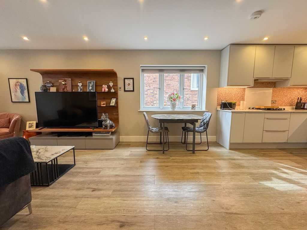 Additional image 17 of 2 bed flat for saleThe Swans, Ferry Road, Hullbridge SS5