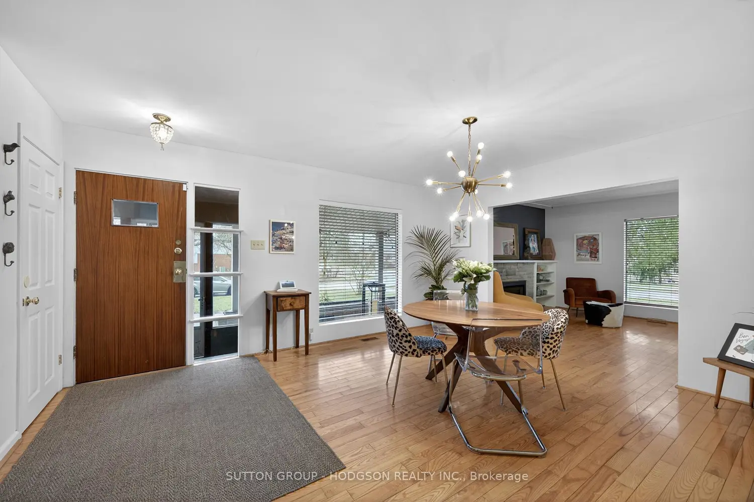 396 Averill Gate photo 4