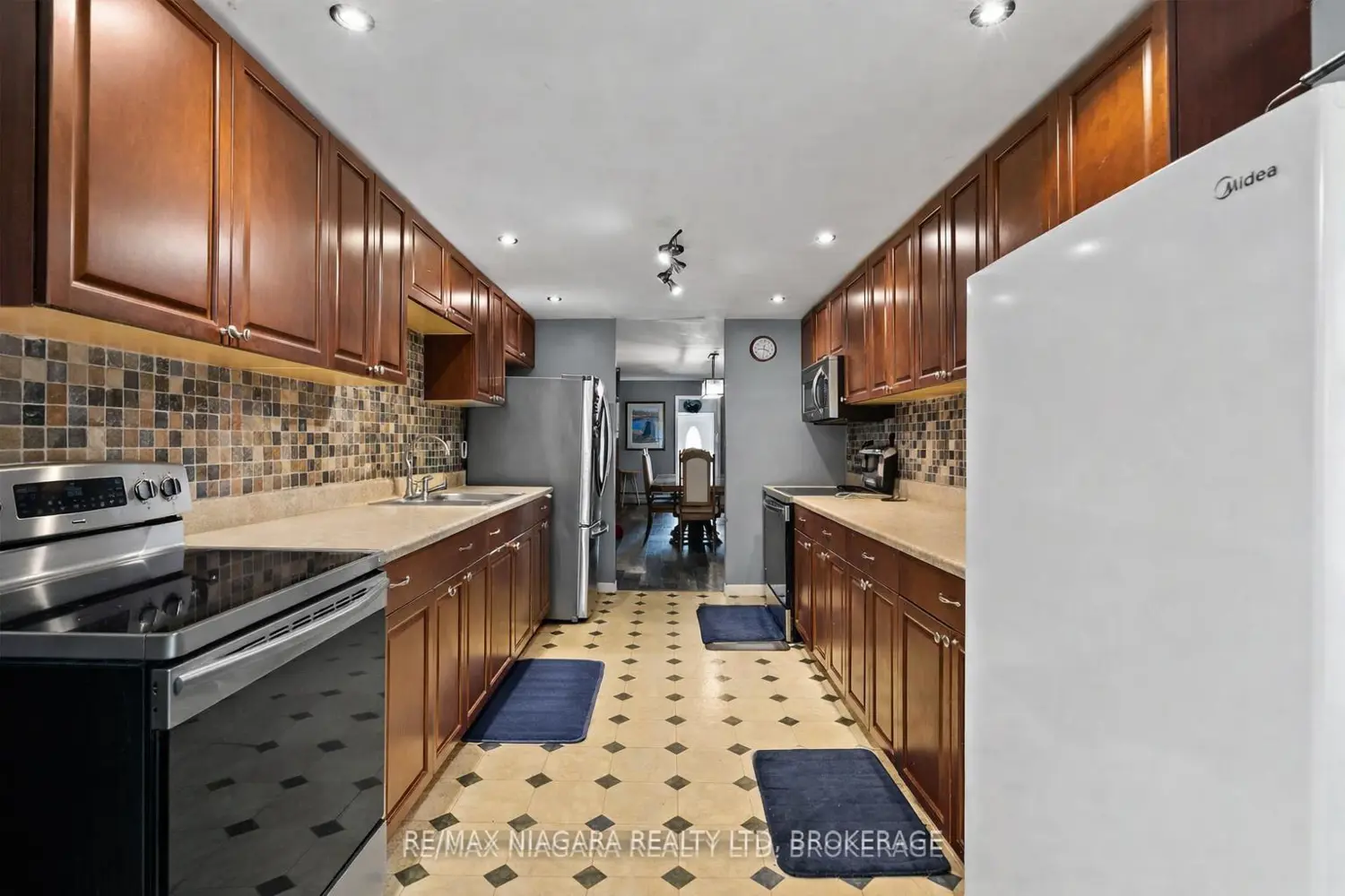 Additional image 6 of 549 Ferndale Avenue