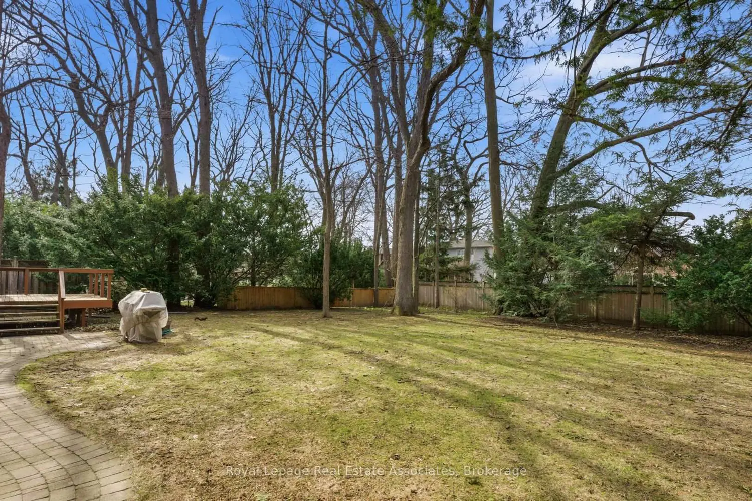 95 Oakes Drive photo 3