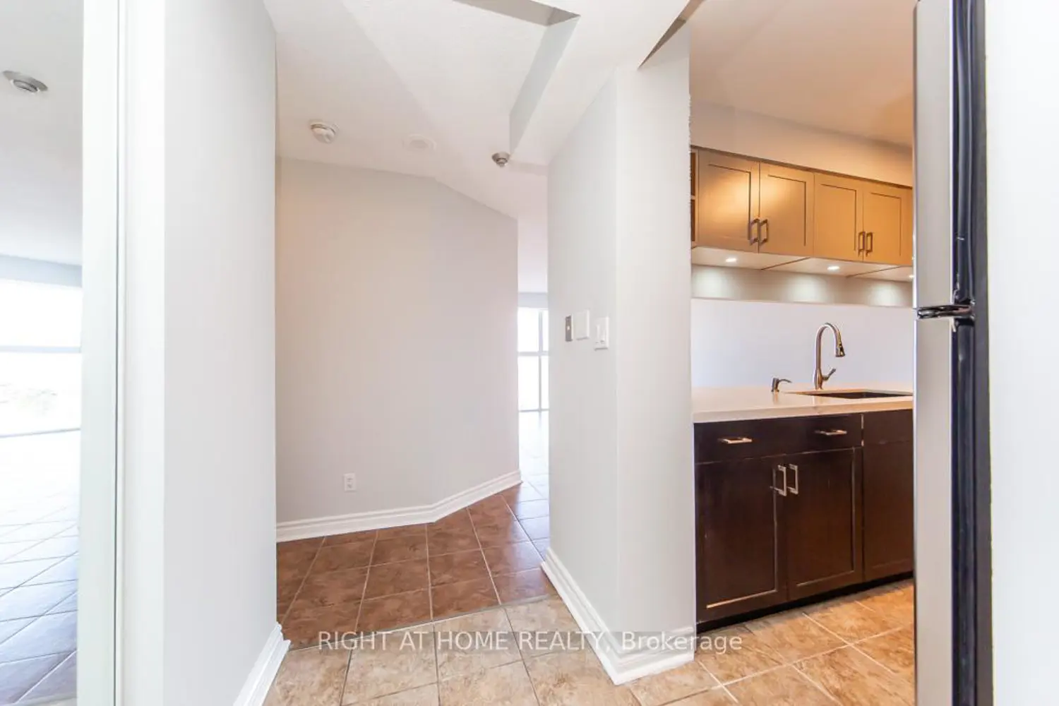 90 Dale Avenue 803 photo 3