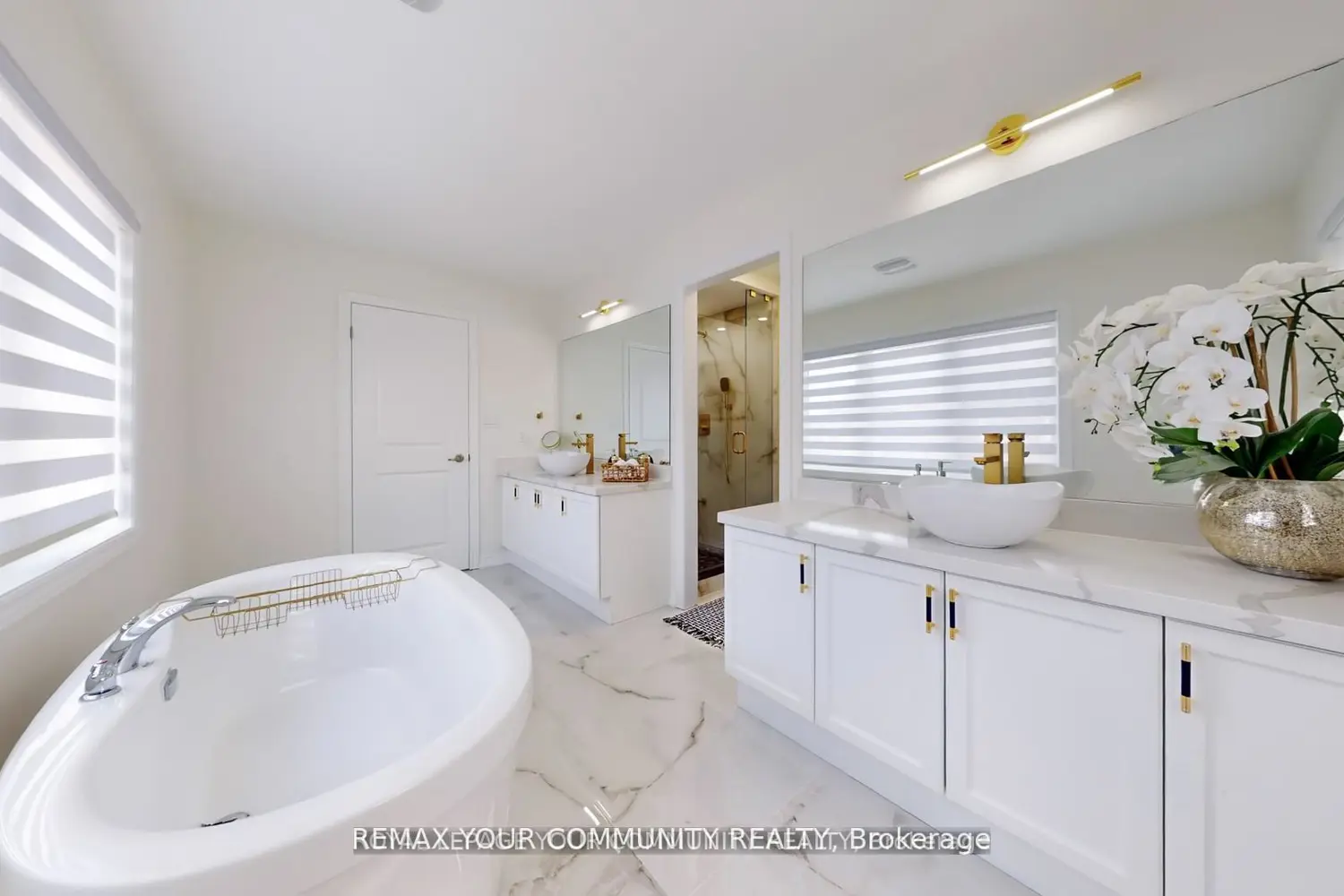 1072 Wickham Road photo 2