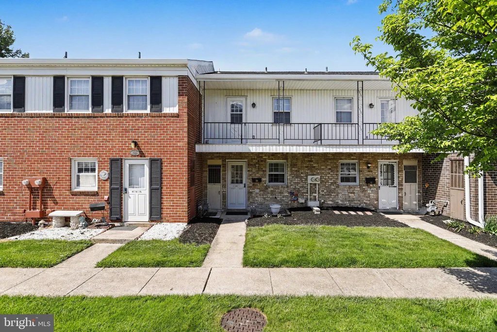 1638 Devers Rd, York, PA 17404 photo 2