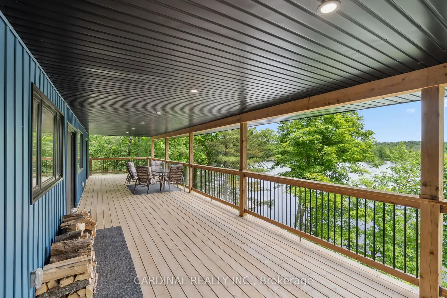 1028 Finch Lane photo 3
