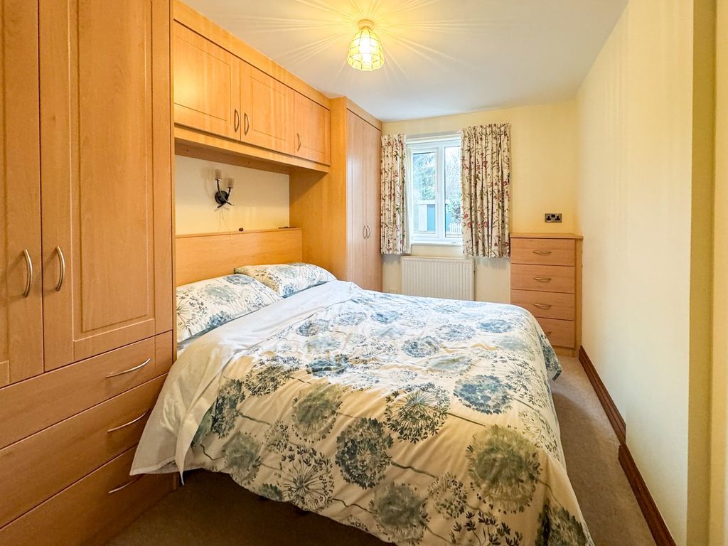 1 bed flat for saleMarsh Gardens, Honley, Holmfirth HD9 photo 3