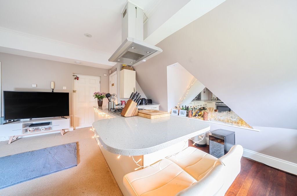 Additional image 8 of 1 bed flat for saleHindhead, Surrey GU26