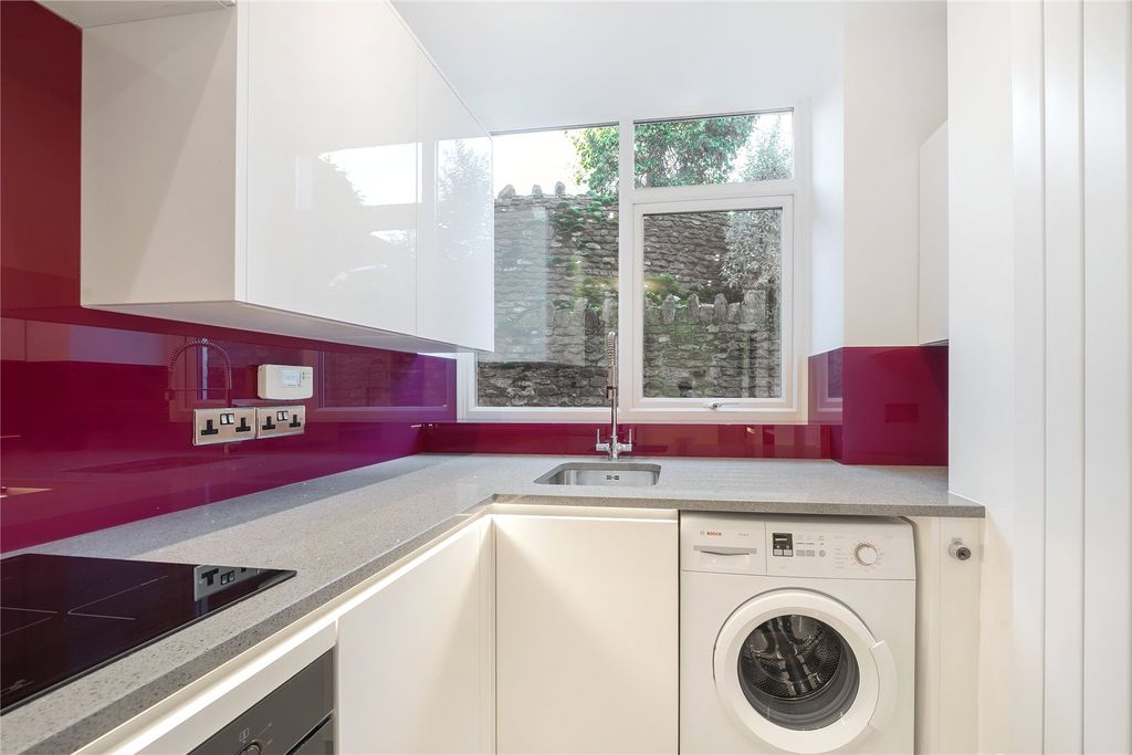 Additional image 5 of 1 bed flat for salePortsmouth Road, Hindhead, Surrey GU26