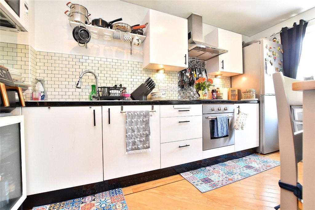 2 bed flat for saleSydney Barnes Close, Castleton, Rochdale, Greater Manchester OL11
