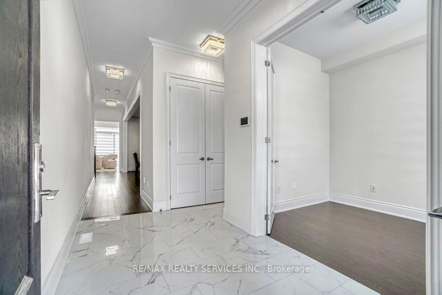 1252 Queens Plate Road