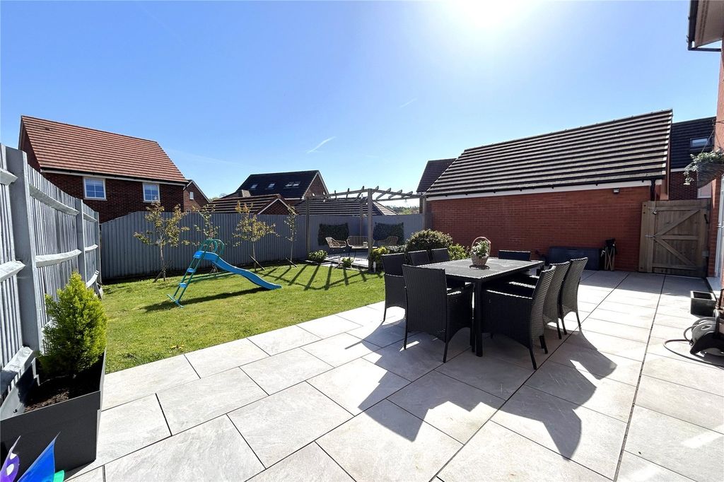Additional image 26 of 5 bed detached house for saleViney Close, Hook, Hampshire RG27