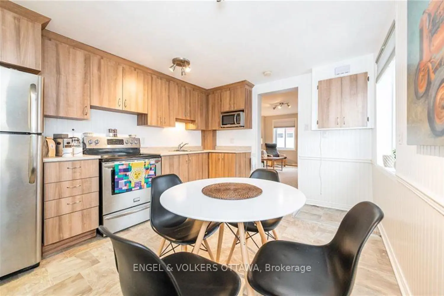 223 Carruthers Avenue photo 4