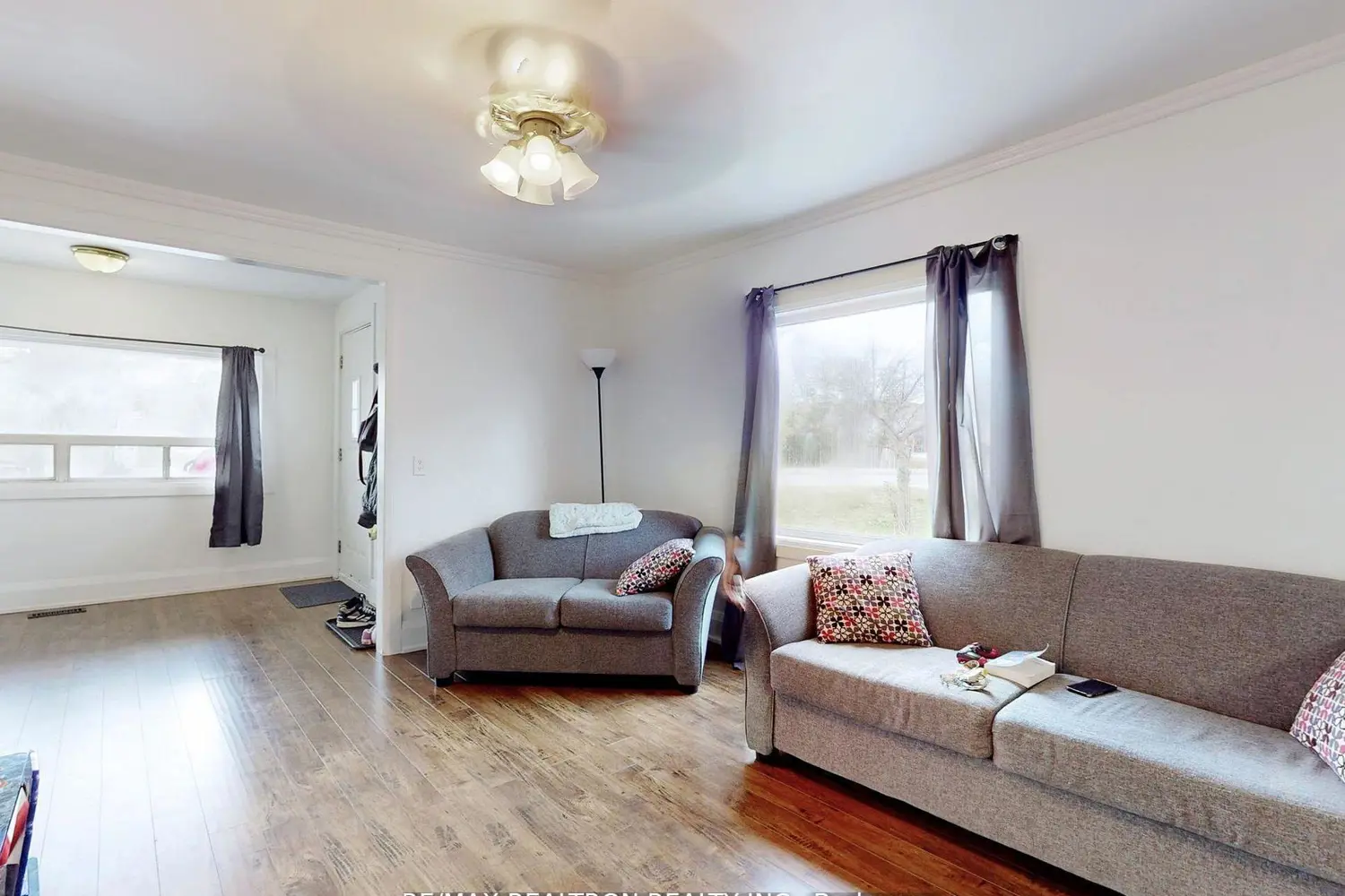 156 The Queensway Street photo 3