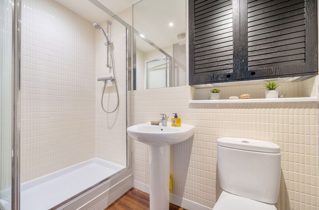 Additional image 13 of 2 bed flat for saleHindhead, Surrey GU26