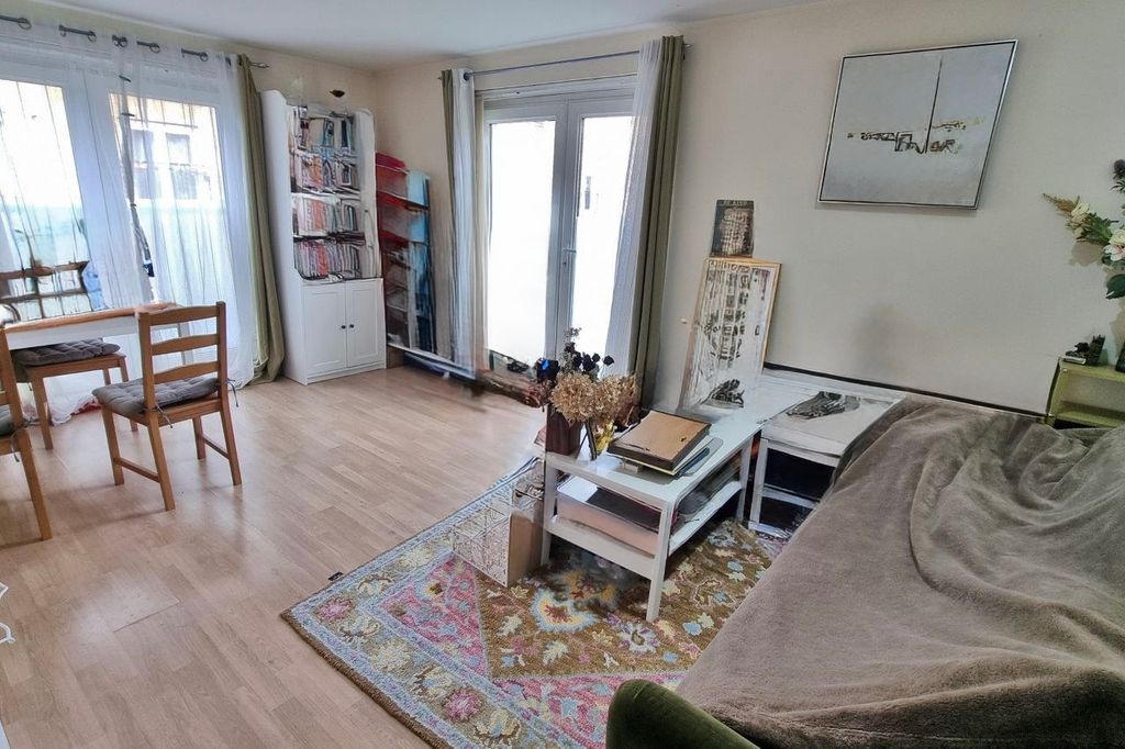 2 bed flat for saleLittle Hackets, Leigh Park PO9 photo 3