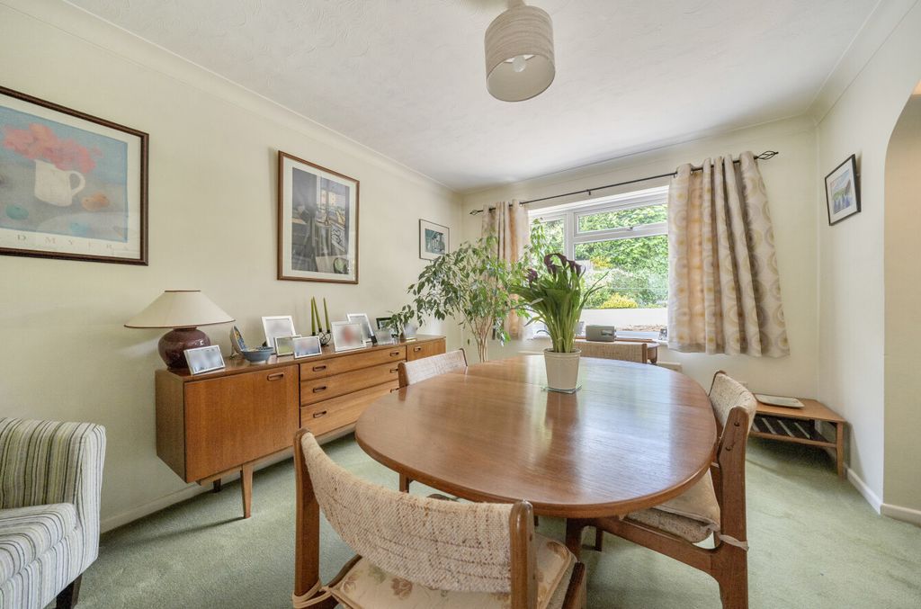 Additional image 8 of 4 bed detached house for saleThe Spinney, Hook, Hampshire RG27