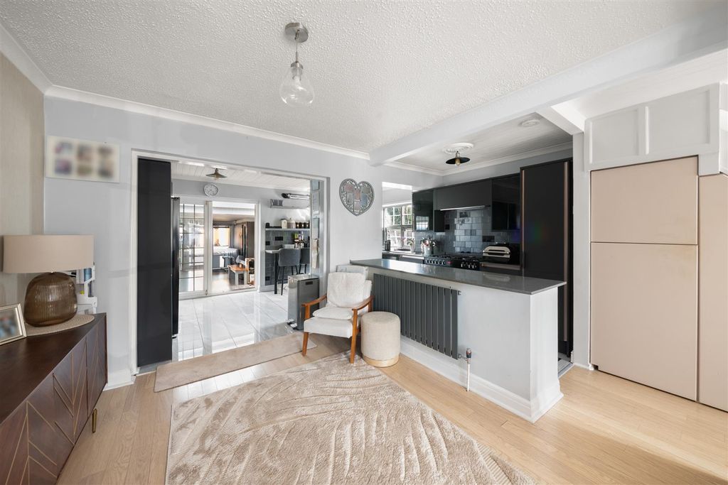 Additional image 3 of 5 bed semi-detached house for saleBotwell Lane, Hayes UB3