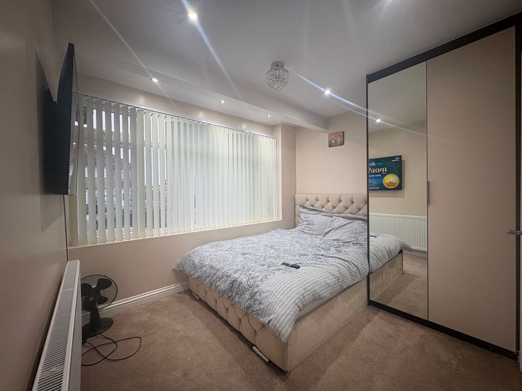 Additional image 5 of 6 bed semi-detached house for saleWentworth Crescent, Hayes UB3