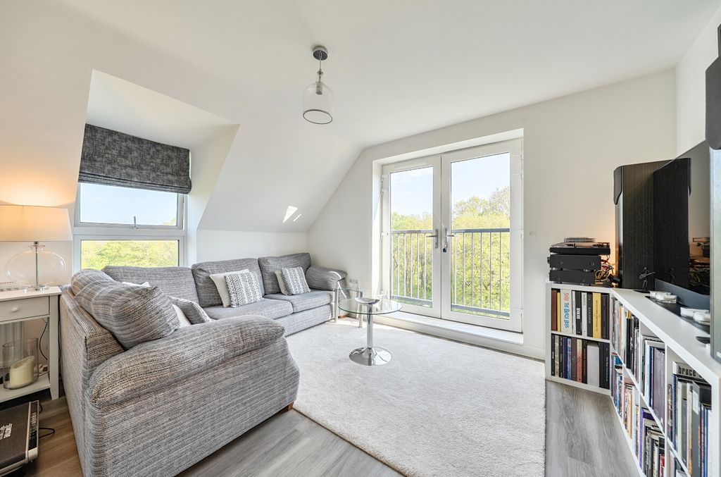 Additional image 7 of 2 bed flat for saleStation Road, Hook, Hampshire RG27