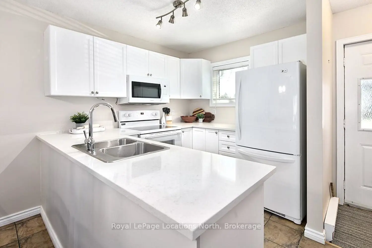 100 Alice Street 52 photo 4