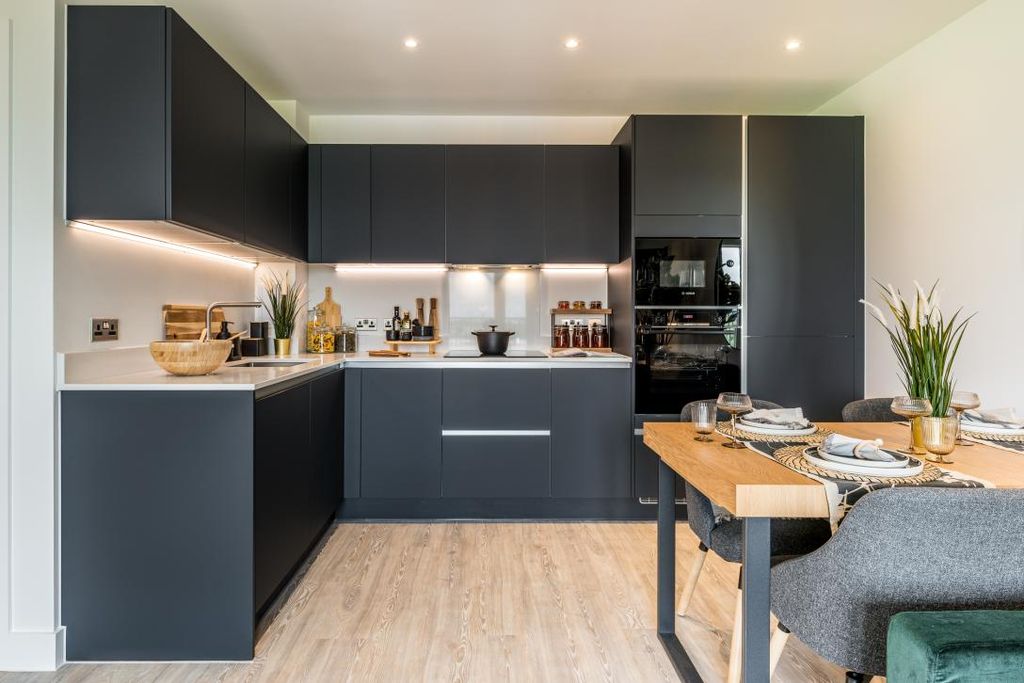 Additional image 3 of 3 bed flat for saleLampton Road, Hounslow TW3