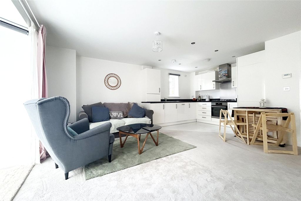 Additional image 7 of 2 bed flat for saleCarter Court, Hook, Hampshire RG27