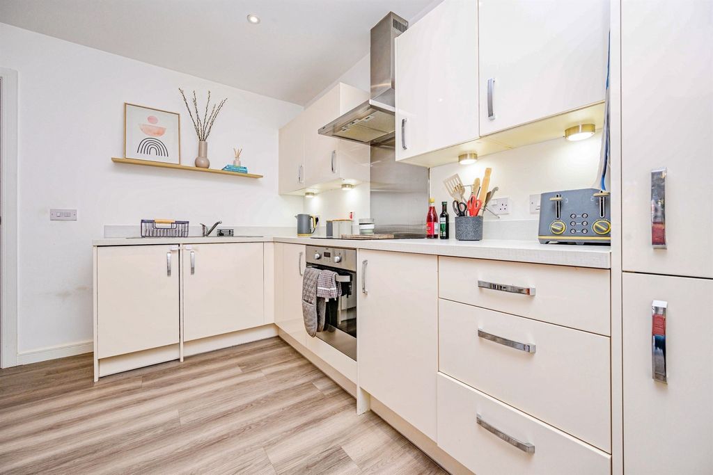 Additional image 2 of 2 bed flat for saleFrogmore Road, Hemel Hempstead HP3