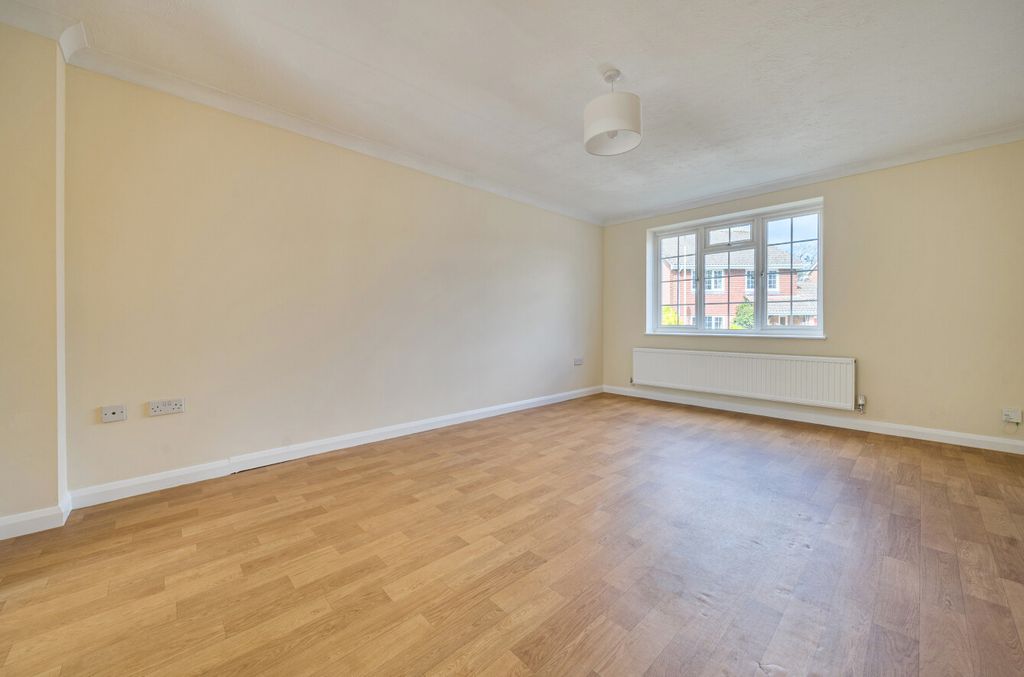 Additional image 17 of 4 bed detached house for saleOaktree Drive, Hook, Hampshire RG27