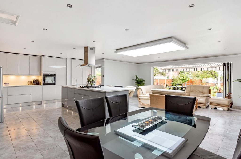 Additional image 2 of 5 bed semi-detached house for saleDelamere Road, Hayes UB4