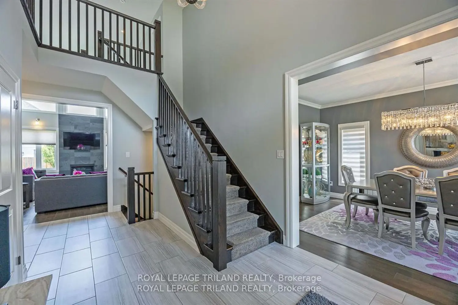 2349 Dauncey Crescent photo 2